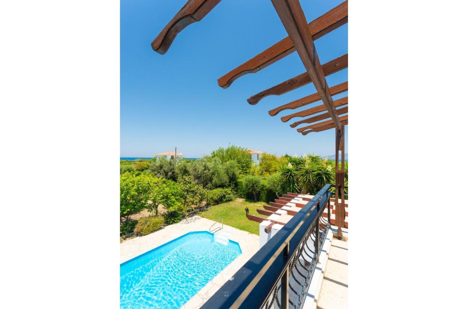 Sun Beach Villa Thio Полис Экстерьер фото