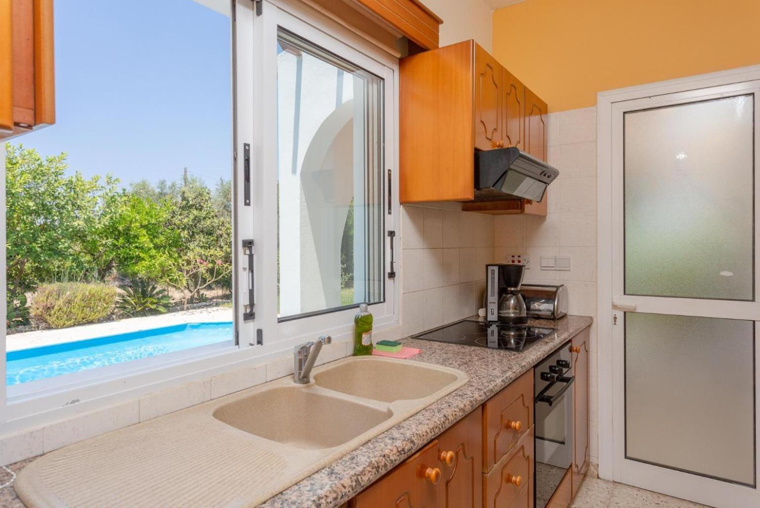 Sun Beach Villa Thio Полис Экстерьер фото